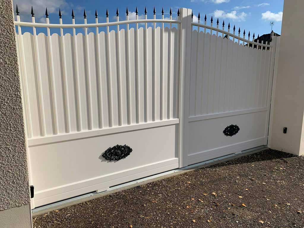 Portail aluminium coulissant traditionnel