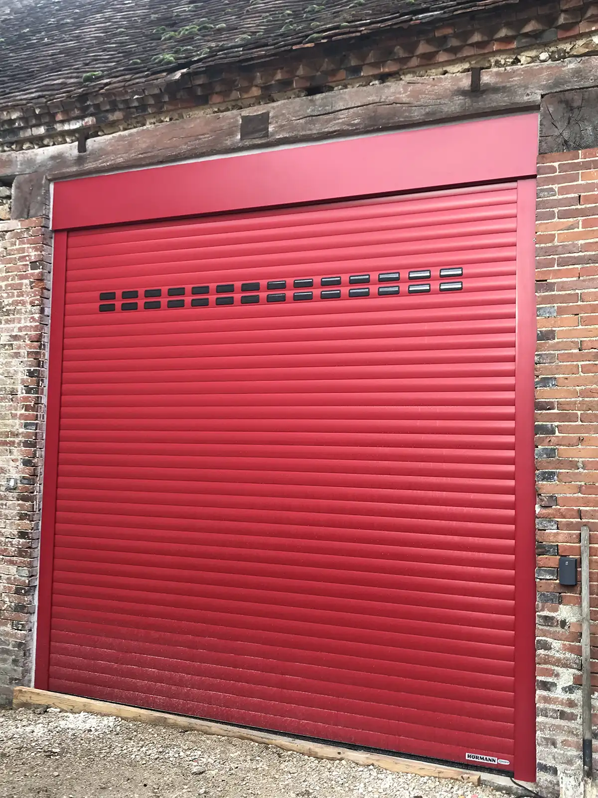 Porte de garage enroulante rouge