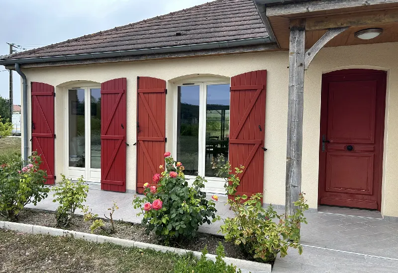 Façade d’origine de la maison avant rénovation par Eurohabitat