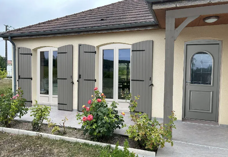 Simulation de façade avec menuiseries et volets couleur RAL 9007